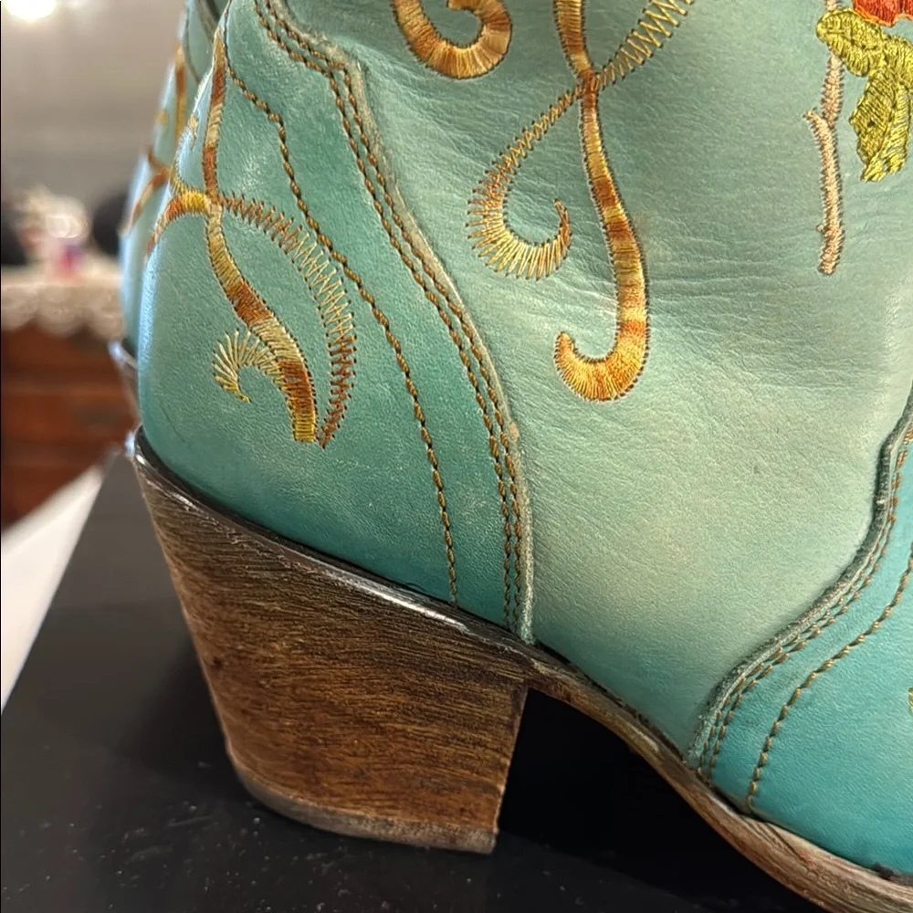 Floral Embroidered Cowboy Boots - Picture 5 of 7